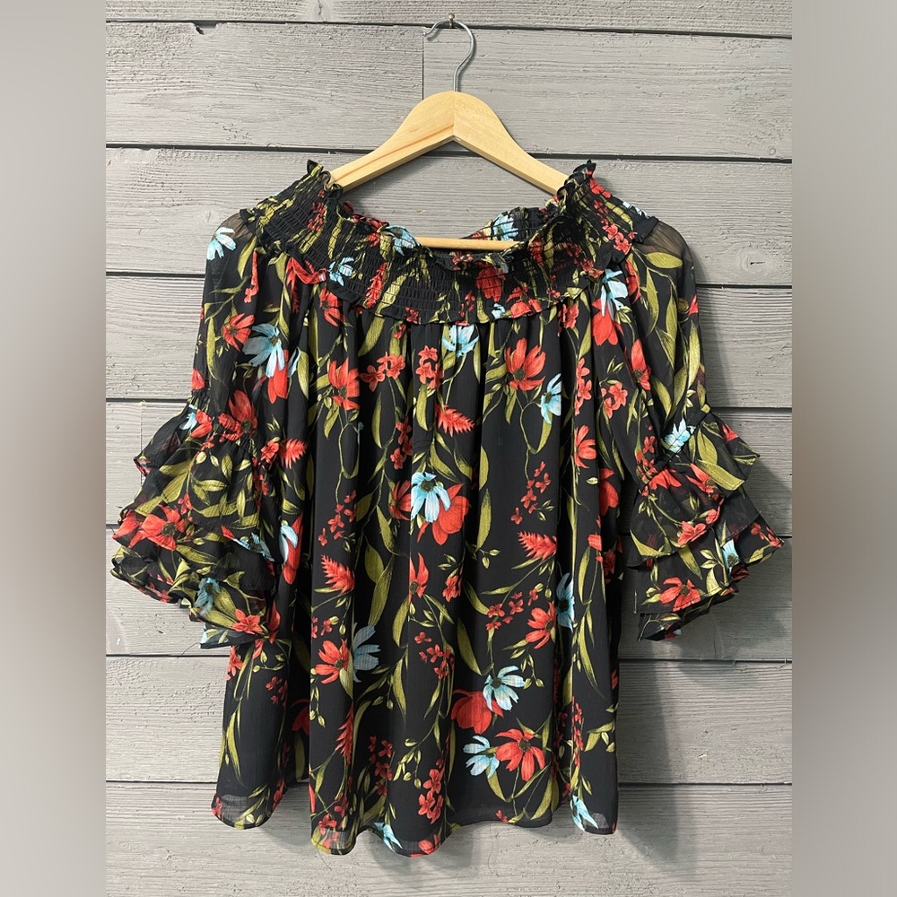 CeCe Black Blue Red Floral Ruffle Off the Shoulder Blouse Sz M Summer Date Night - Picture 2 of 11